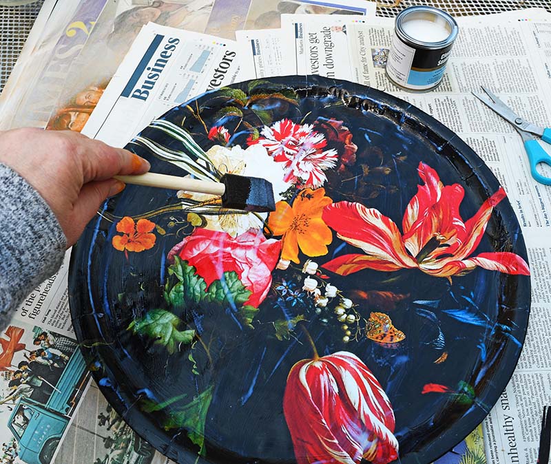 sealing the flowers decoupage with varnish