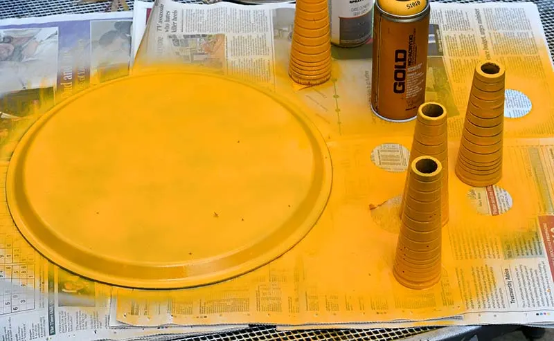 spray legs yellow and tray back