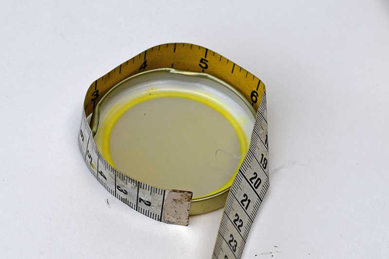 Measuring the jar lid